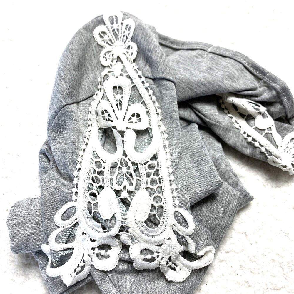 Arden‎ Furtado Top Womens Medium Gray Short Sleeve Lace Look Fitted TShirt - Picture 3 of 7